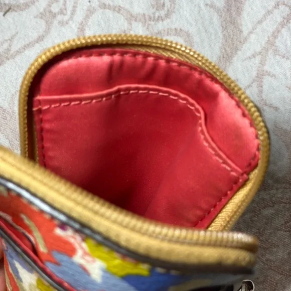 Authentic Coach Peyton Floral Vertical Wristlet - Picture 11 of 12